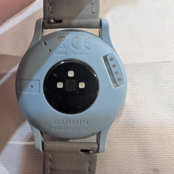 Garmin Vivomove HR Hybrid Smartwatch with Charger - Picture 4 of 10